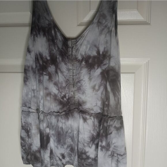 American Eagle M Gray Tie Dye Scoop Neck Peplum Sleevelss Tank with Hooks Detail - Picture 9 of 9